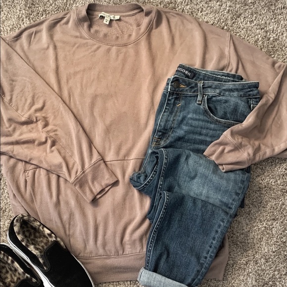 Express Tops - Express One Eleven pullover size M